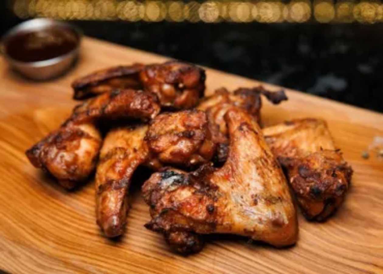 Крила гриль з соусом BBQ
