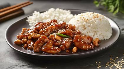 124. Smažené Rýžové Nudle s Hovezím Masem po Sečuánsku (3)