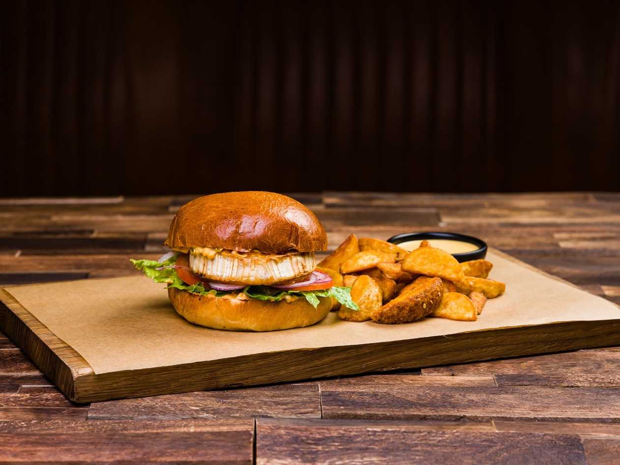 Vegetarian with goat cheese steak burger set