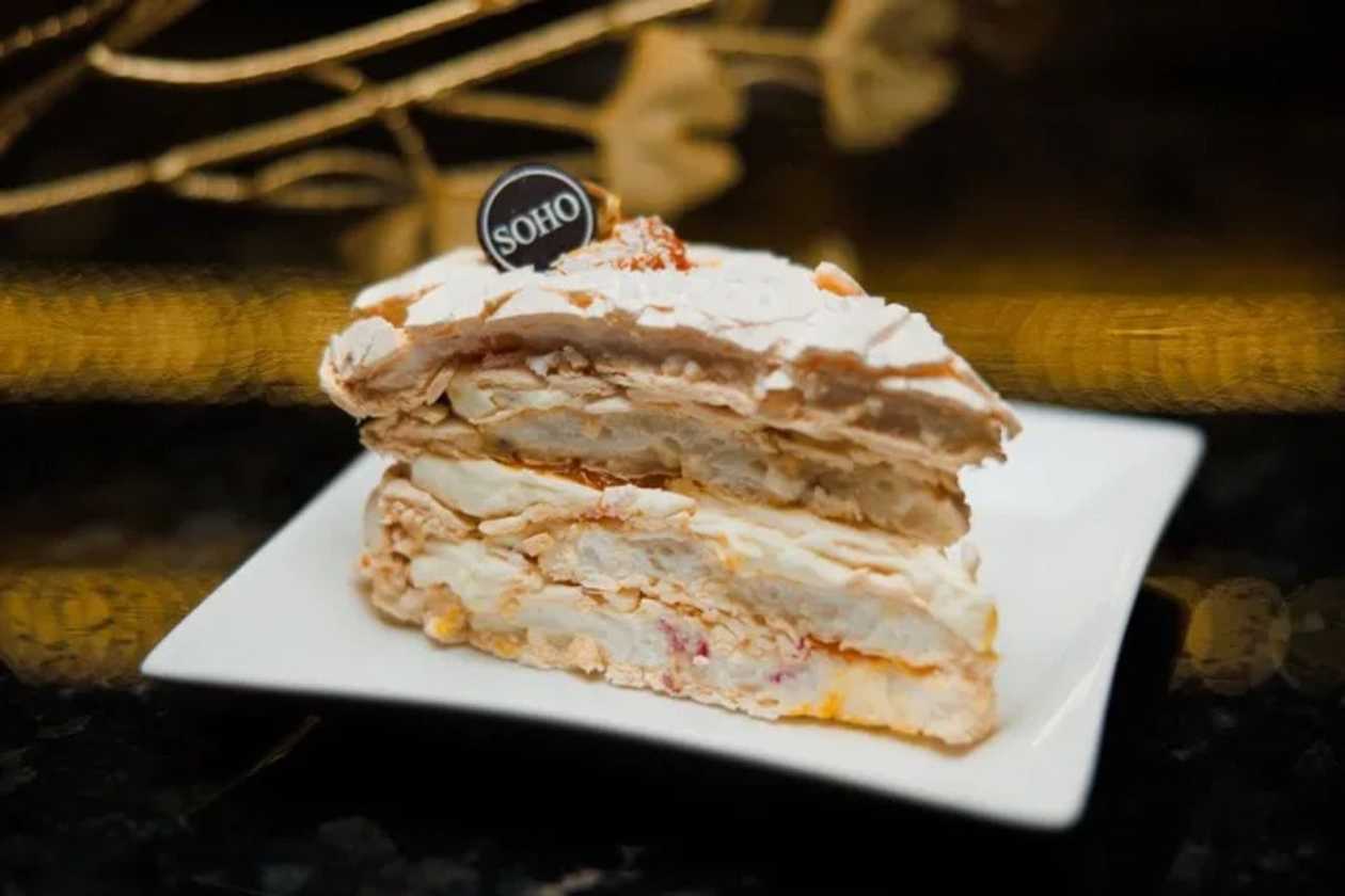 Меренговий манго-маракуйя