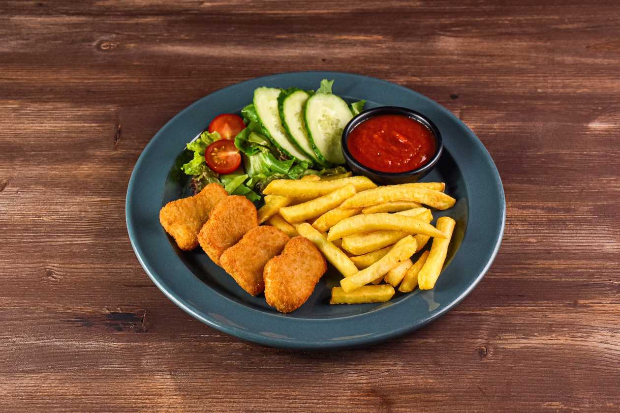 Crispy chicken nuggets with fresh vegetables, tomato sauce and hot garnish optionally: mashed potatoes, french fries or wedges