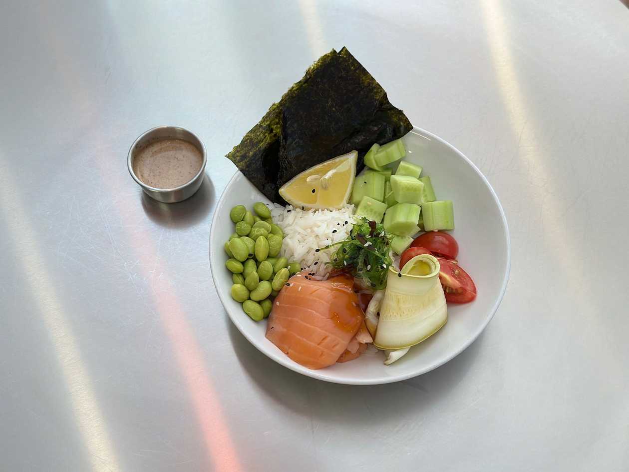 Salmon Bowl (kcal 402)
