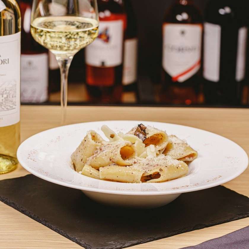 Paccheri Campani con Salsiccia Di Ariccia E Salsa Tartufata