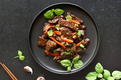 T9. Hovězí Maso po Thajsku na Plotýnce (4,6)