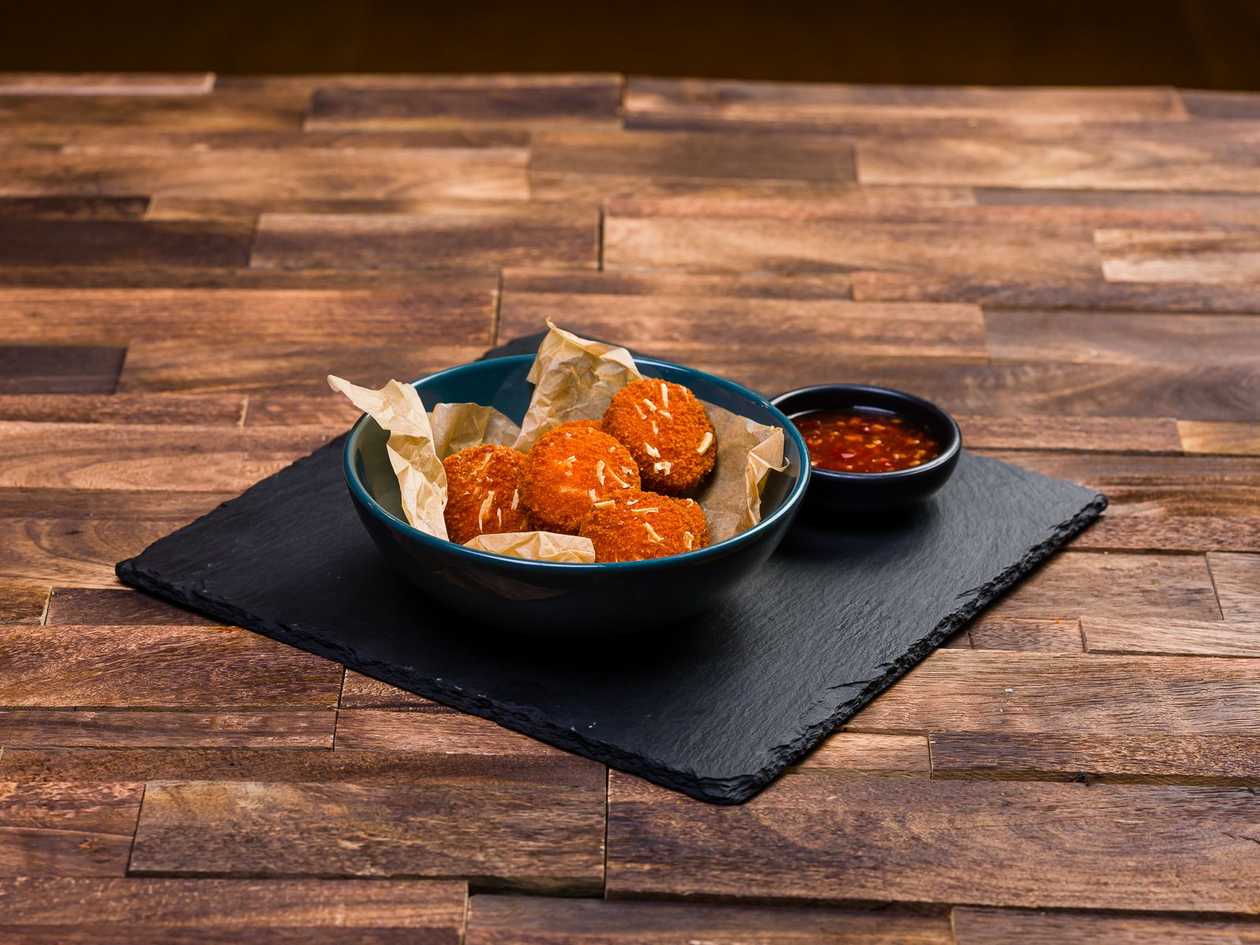 Deep-fried Cheddar cheese balls - With spicy mango mayonnaise or BBQ sauce