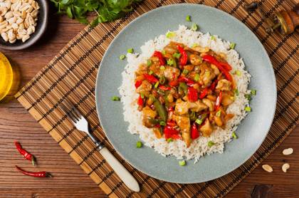 M9+. Kuře po Sečuánský s Ryží+Cola0.33l