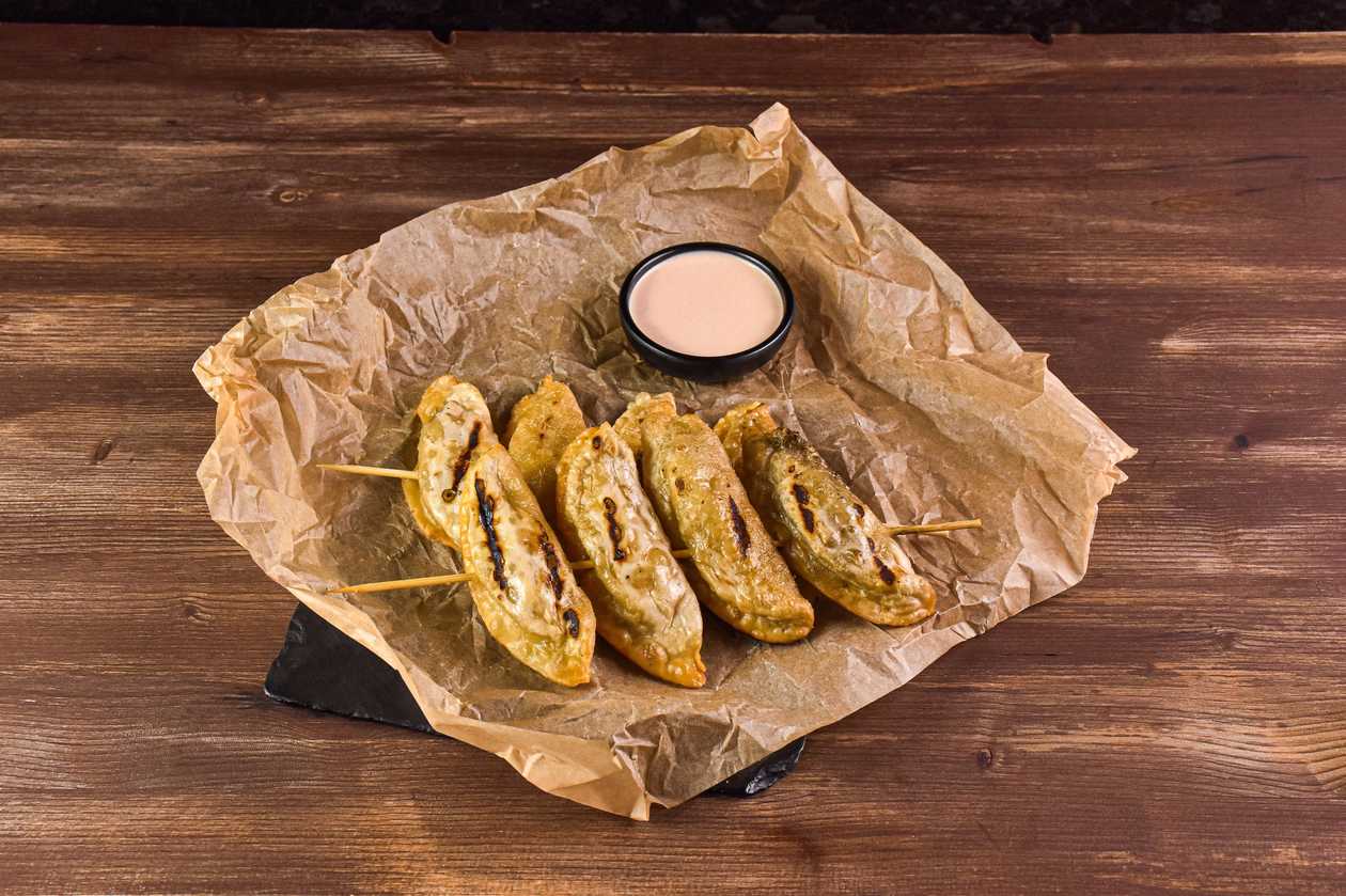 Dumpling skewer with chicken, cheese and mushrooms (souce optional)