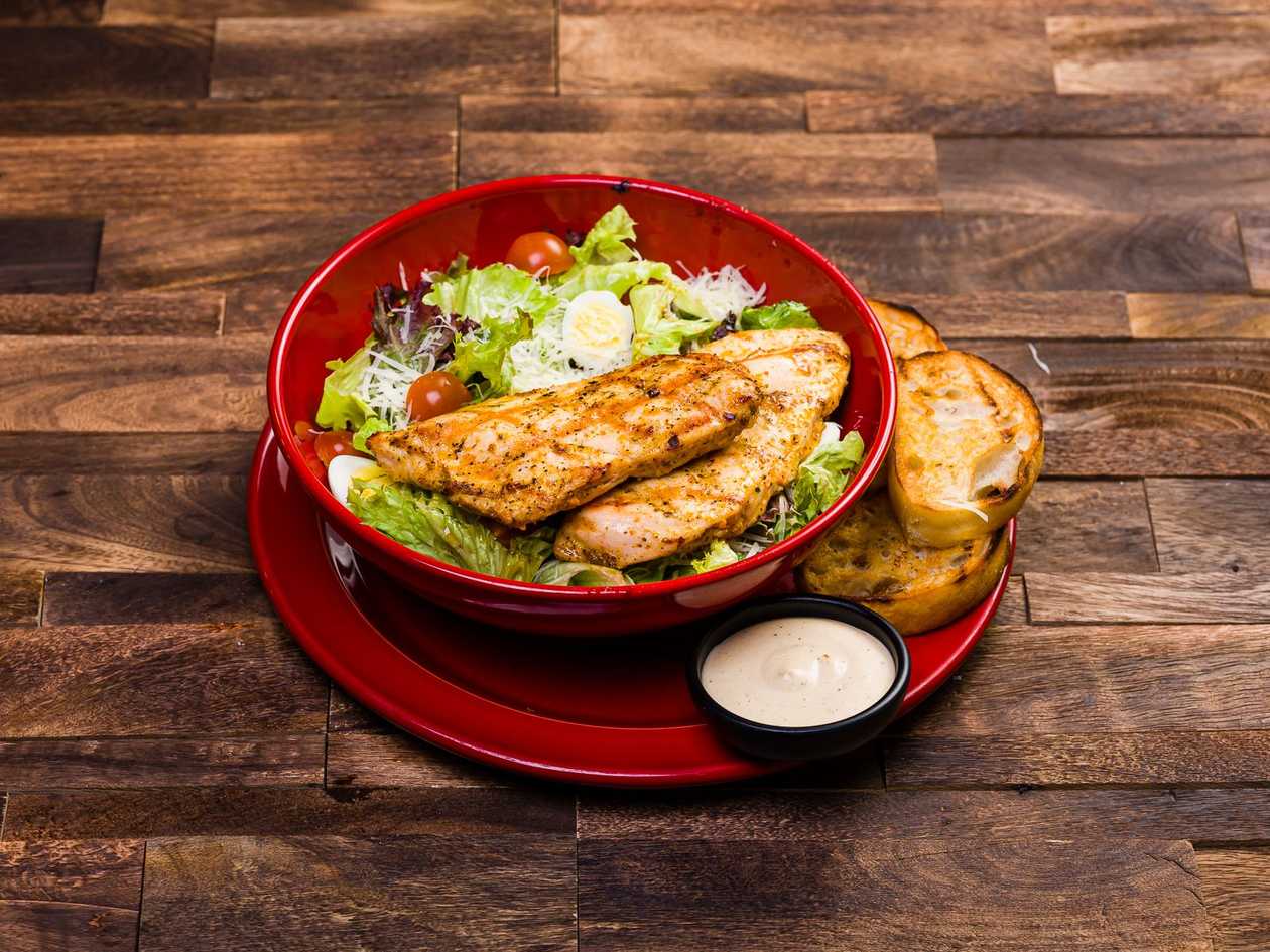 Ceasar salad with chicken breast large