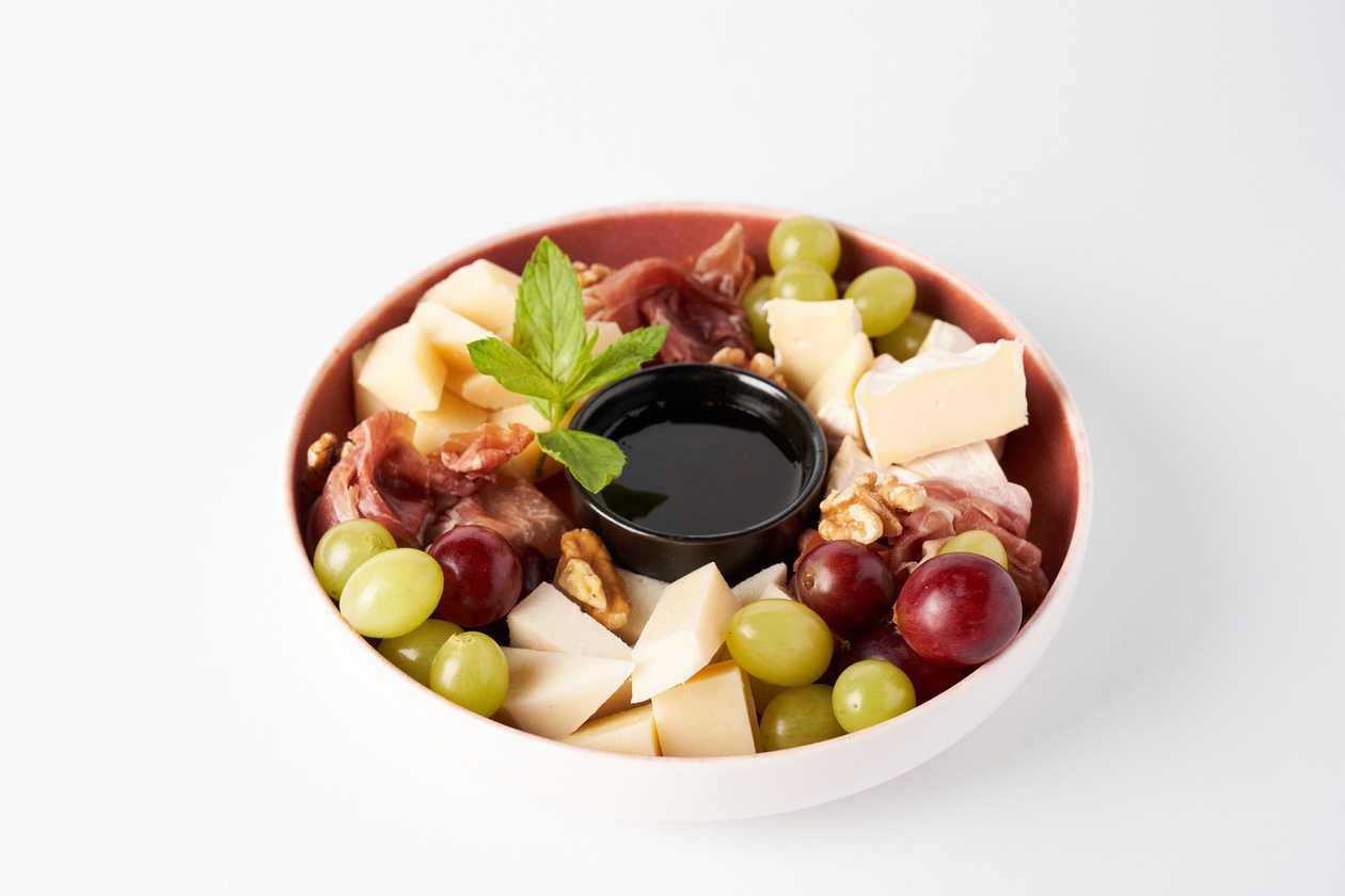 Πιάτο με τυρί και προσιούτο