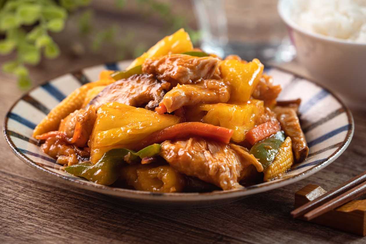 806. Frango com Molho de Churrasco e Ananás