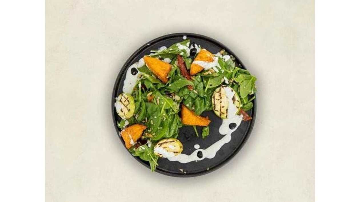 Salad with Halloumi Cheese