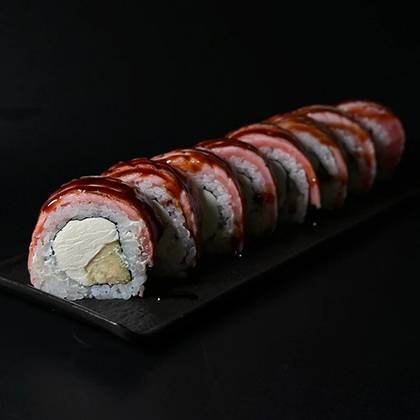 Philadelphia Roll with Seared Salmon Tataki and Avocado XL