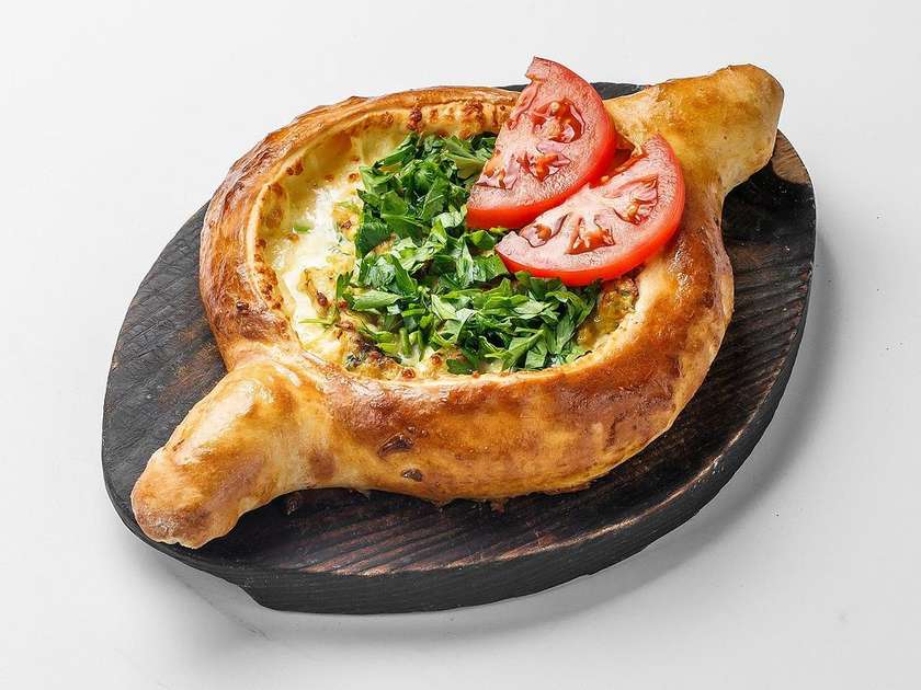 Хачапурі по Аджарськи з куркою та сиром