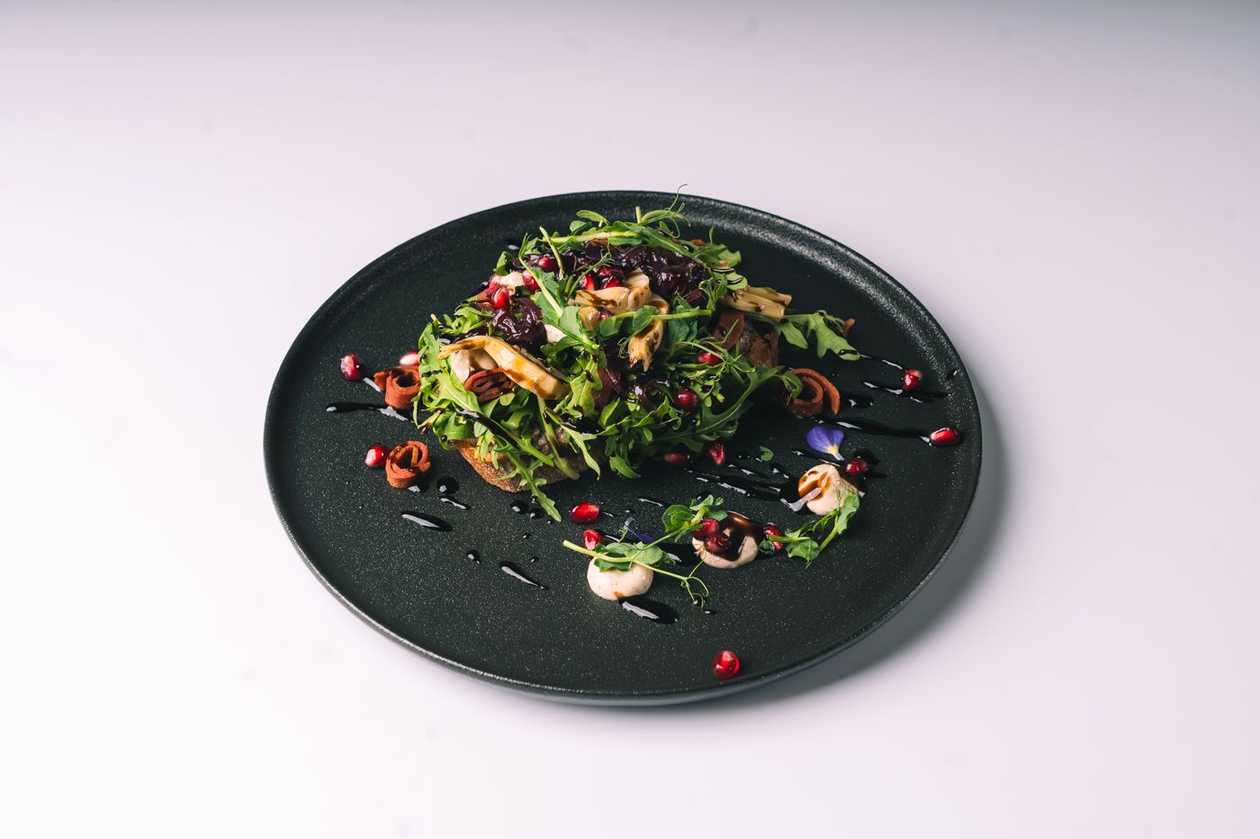 Brioche with Plant-Based Roast Beef and Truffle Cream