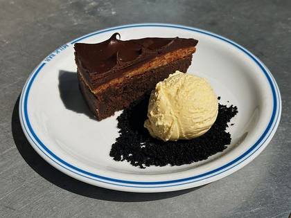 CHOCOLATE FLOURLESS CAKE