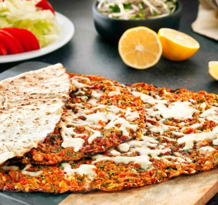 Kaşarlı lahmacun
