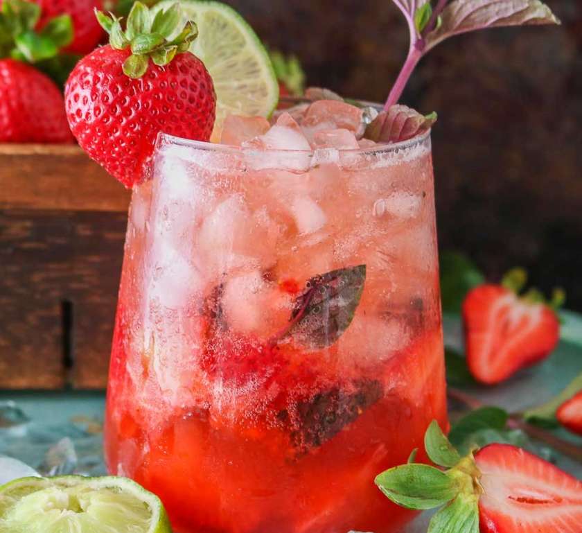 Çiyələkli mocktail