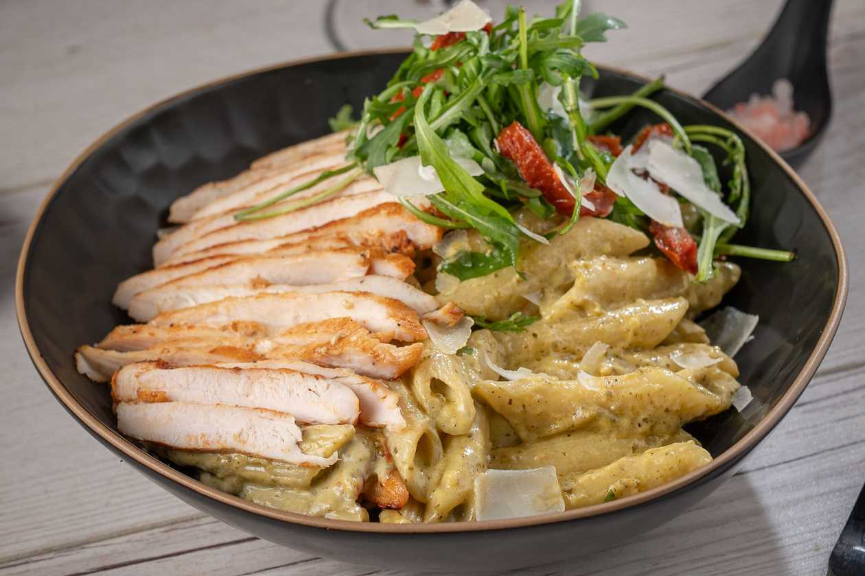 Pasta with Pesto, Dried Tomatoes and Chicken