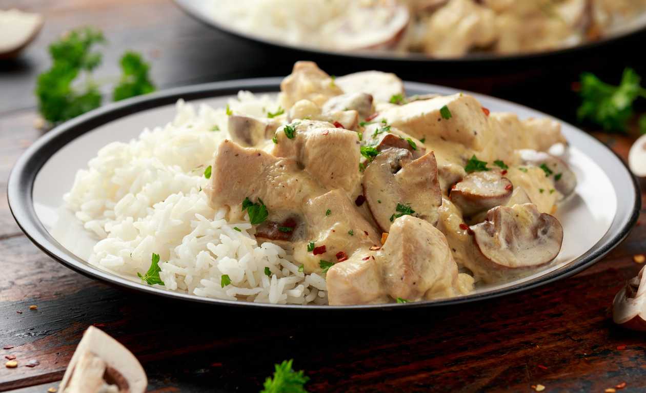 Chicken with bamboo and mushrooms, rice