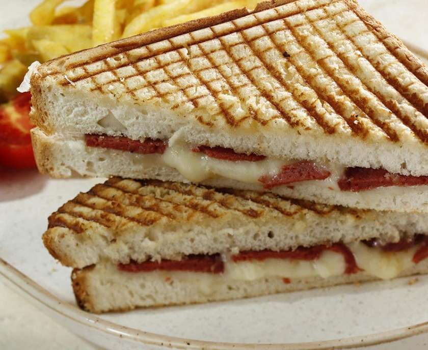 Sucuklu tost