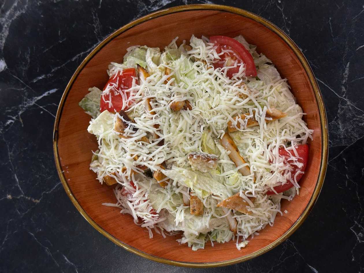 Sezar salatı toyuqlu