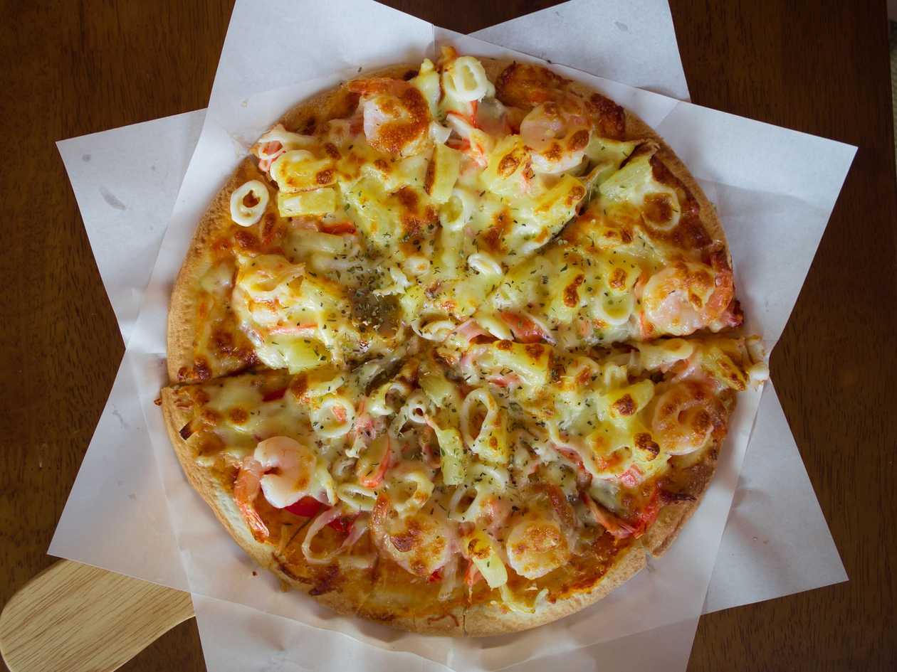 Seafood Pizza