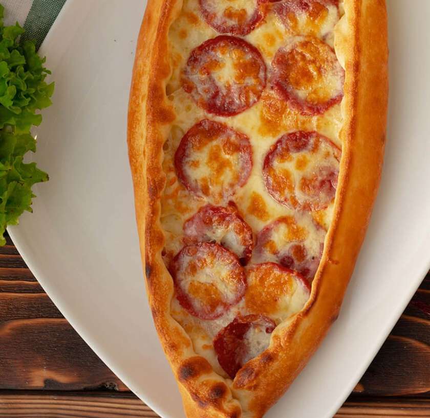 Sucuklu pide