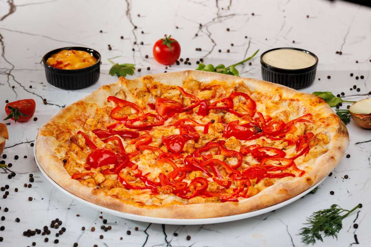 Pizza cu piept de pui mare