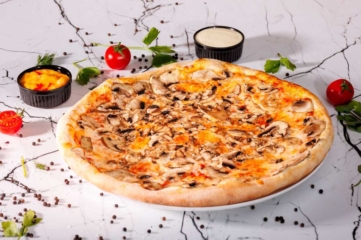 Pizza funghi medie