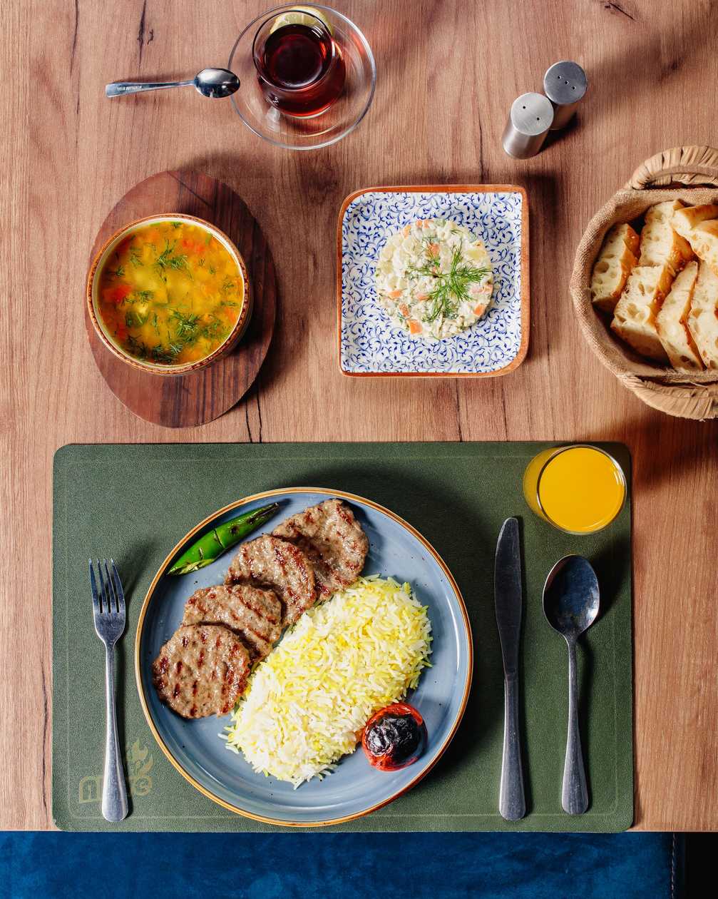 Business lunch (Qəssab Köftə,şorba,salat,içki)