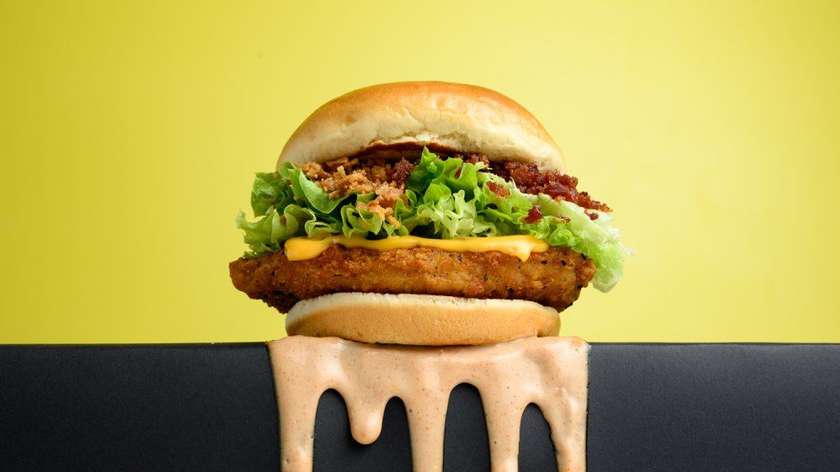 17. ONE OF WUN Chick Burger 🍗🧀