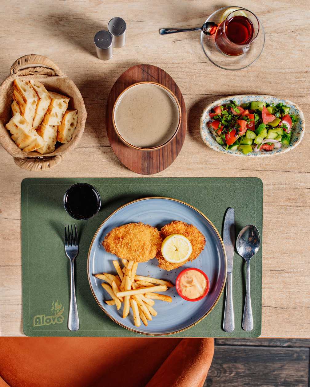 Business lunch (Toyuq Şnitsel,şorba,salat,içki)