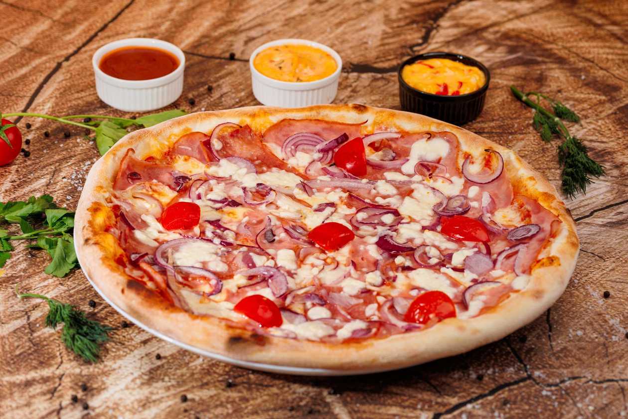 Pizza românească mare