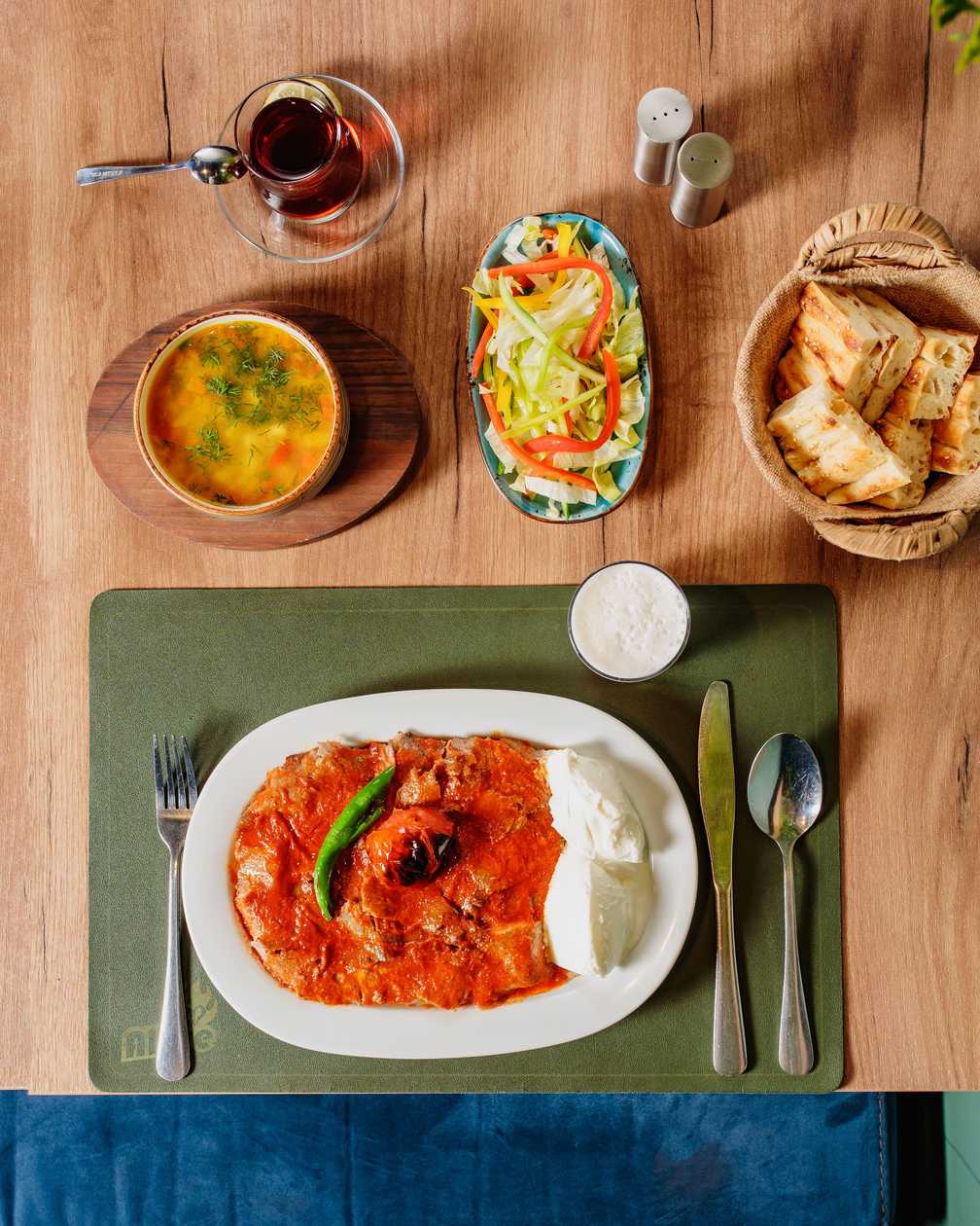 Business lunch (İskəndər dönər,şorba,salat,içki)