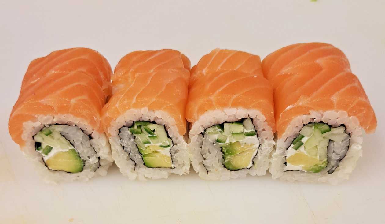 PR01 Vip Salmon Roll