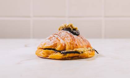 Croissant c/ chocolate e creme de pistachio e kataifi
