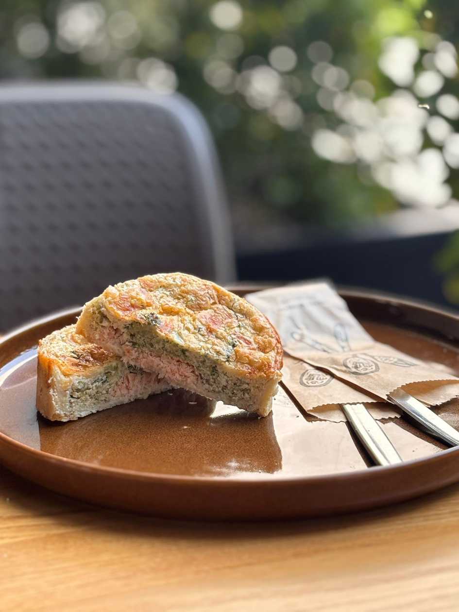 Tartă cu somon și broccoli