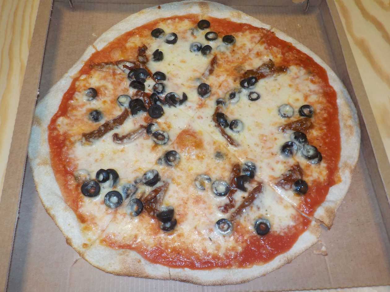 SUŠENÁ RAJČATA A OLIVY cca 45cm, PRO 3/4 DOSPĚLÉ