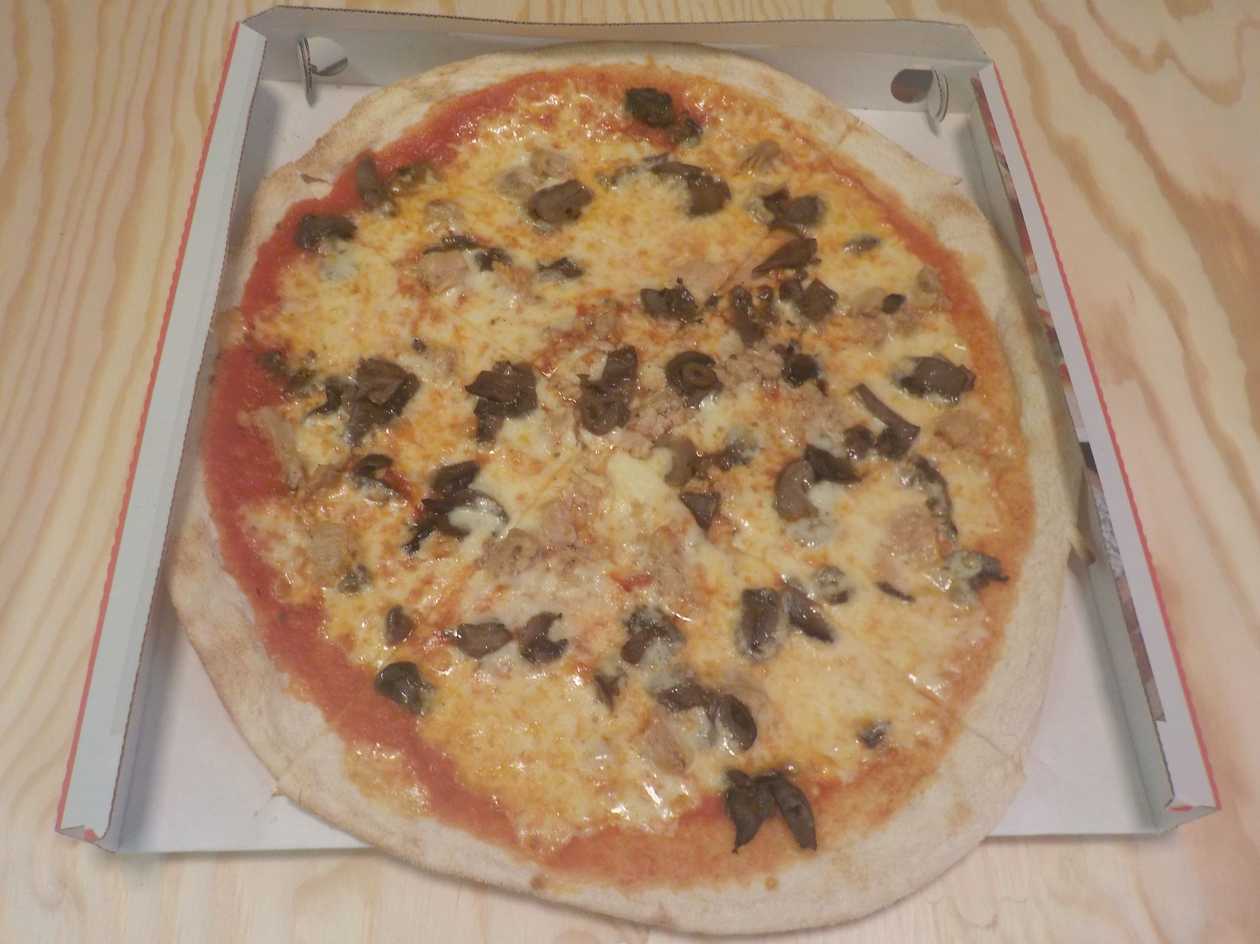 TONNO a FUNGHI (RIO MARE V OLIVOVÉM OLEJI) cca 45cm, PRO 3/4 DOSPĚLÉ