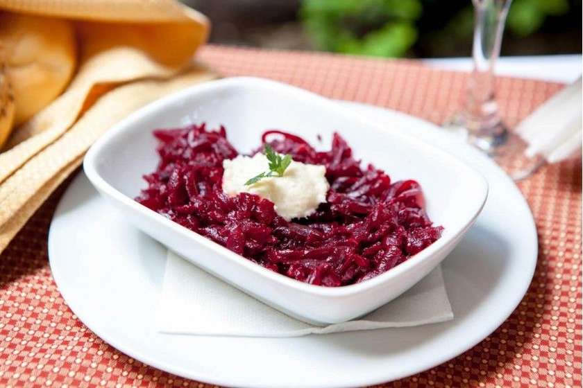 Salata de sfecla rosie cu hrean 180 g