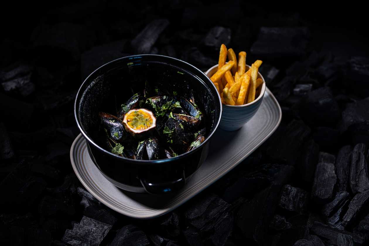 Mussels in Mango and Passionfruit Sauce