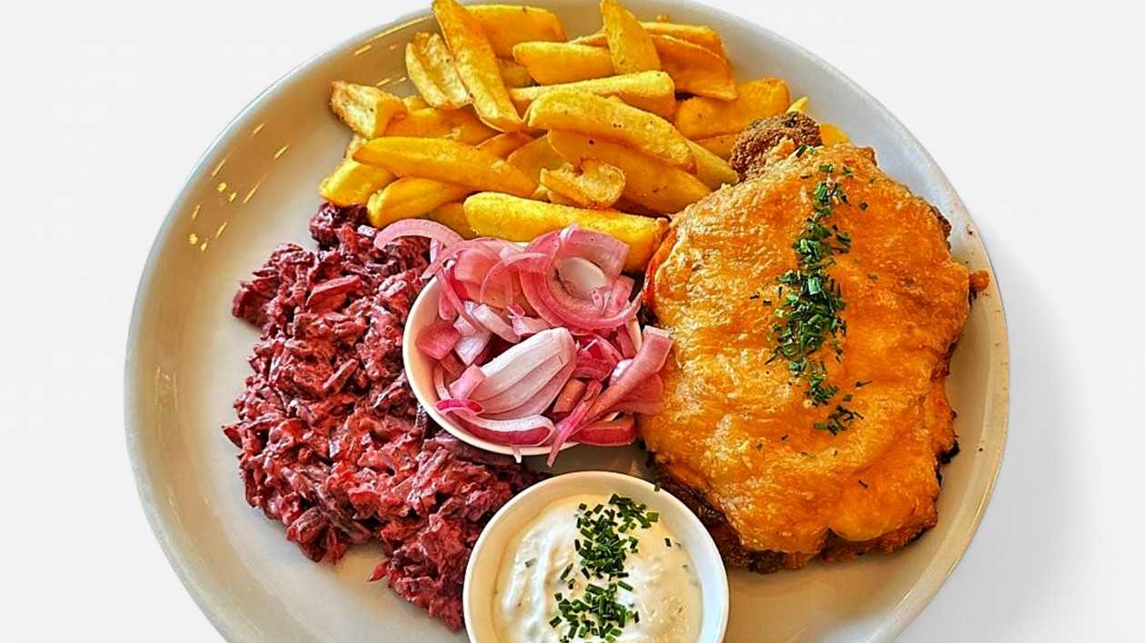 Spicy Chicken Cutlet with Bacon, Grip & Dip Fries, Beetroot Salad, Pickled Onions 🌶️