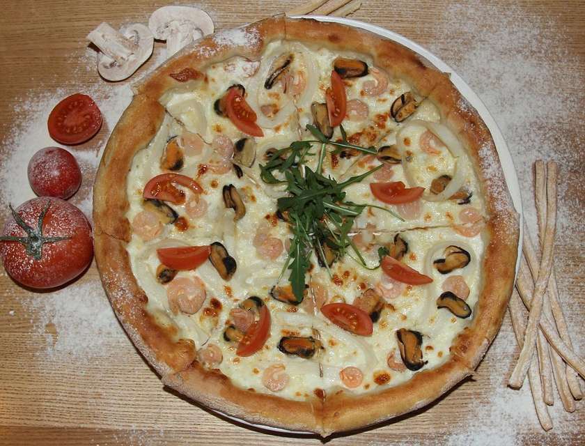 Піца з морепродуктами та томатами черрі 20 см