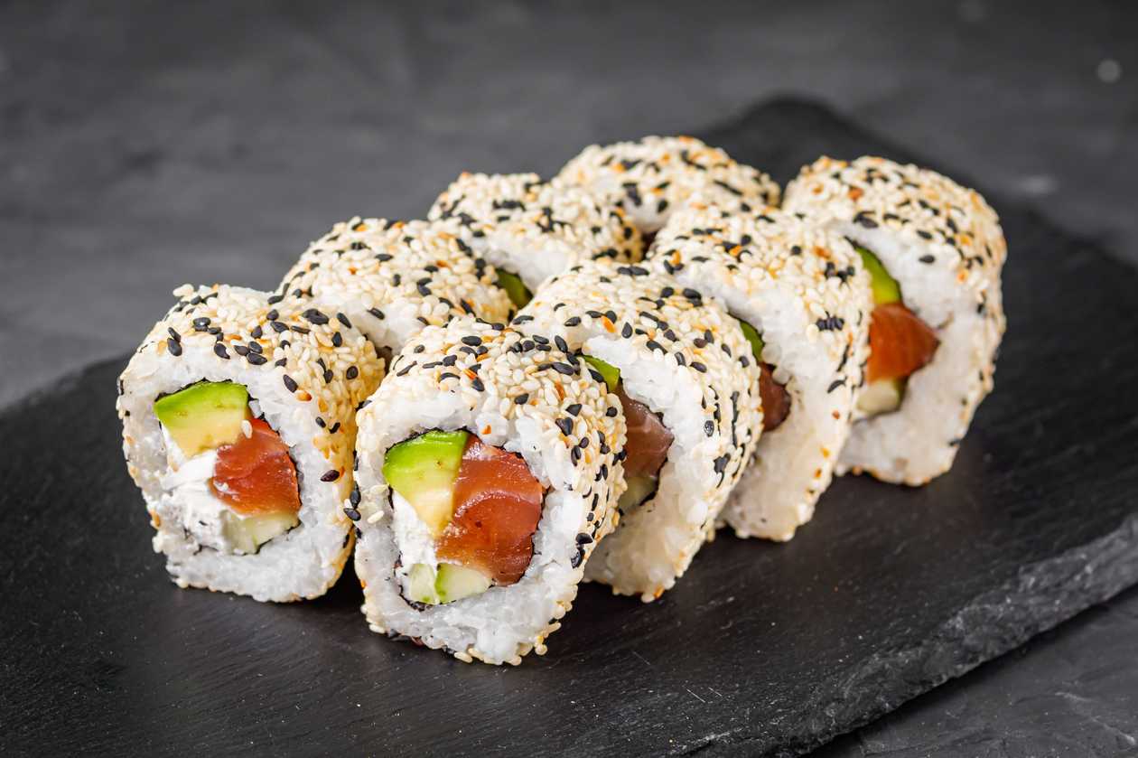 Maki losos a avokádo