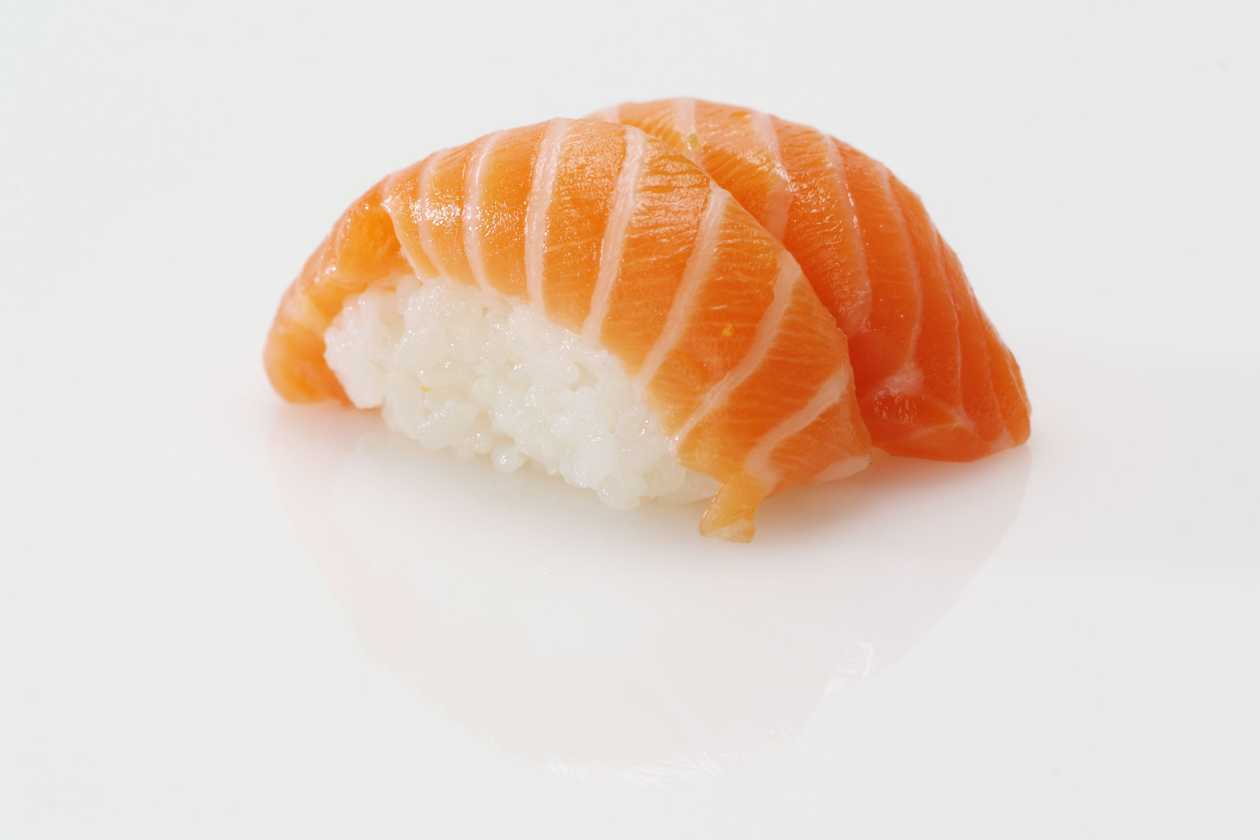 Sake salmon nigiri
