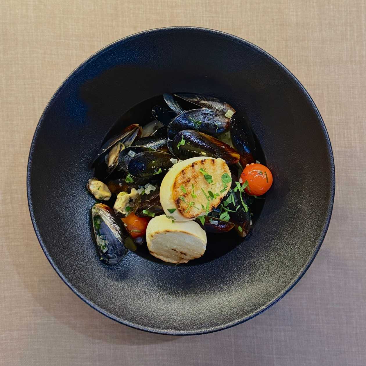 Mussles in white wine sauce