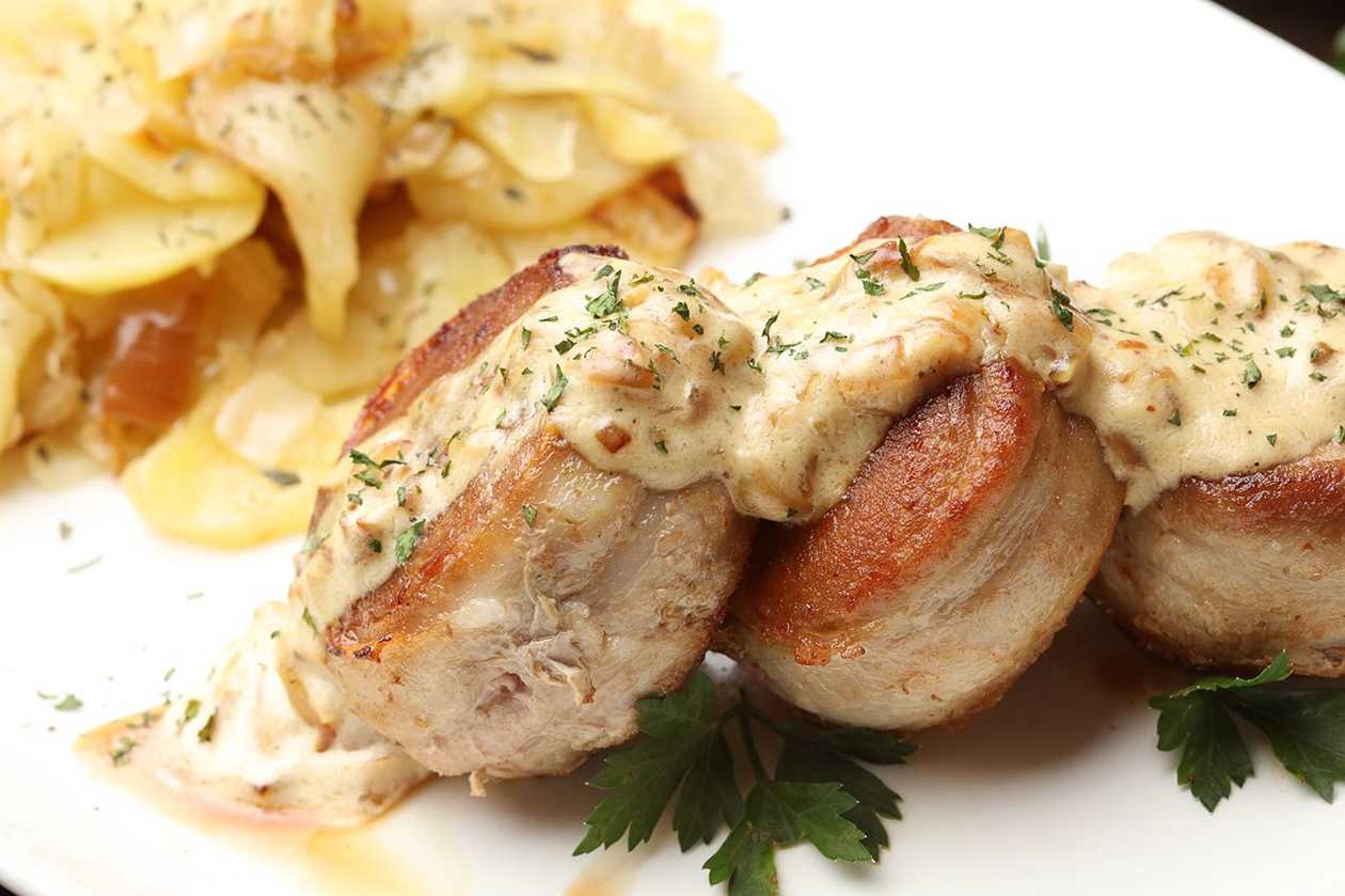 Turkey medallions with mustard topping