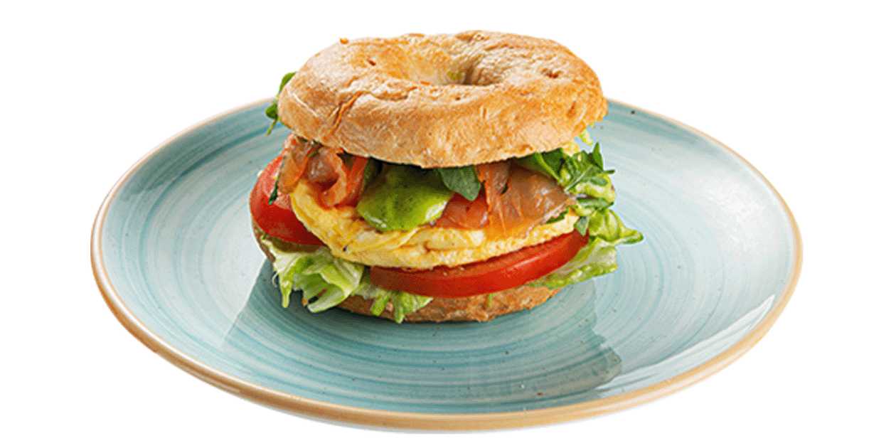 Bagel with smoked salmon and scrambled egg