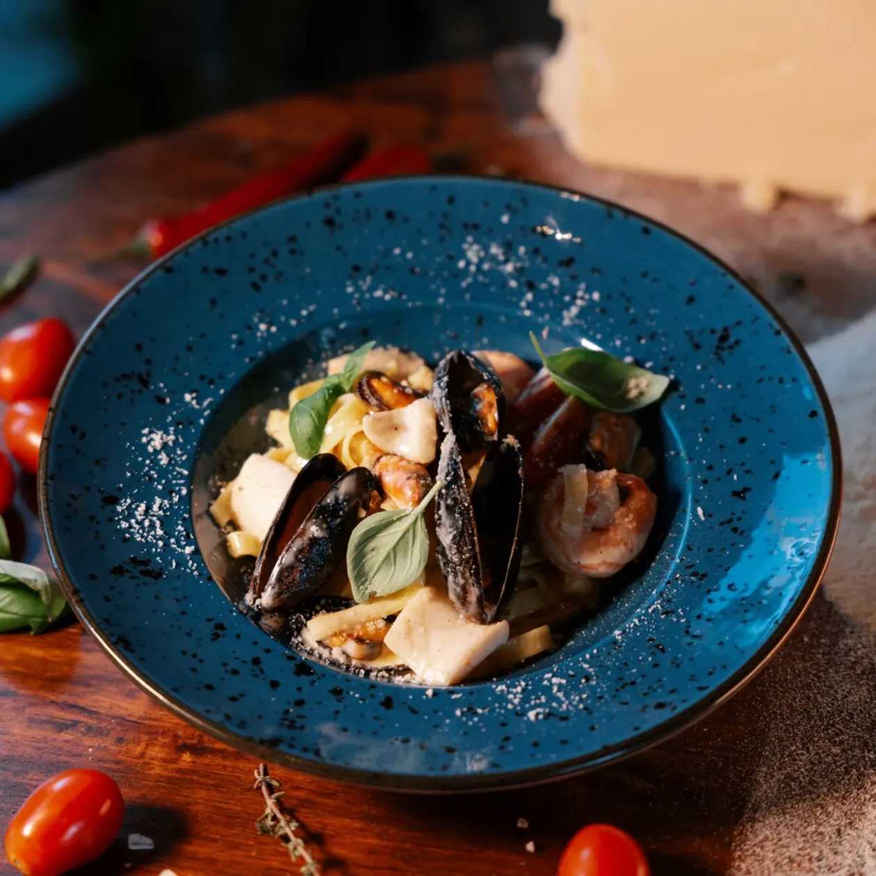 Pasta with Seafood in Cream-Wine Sauce