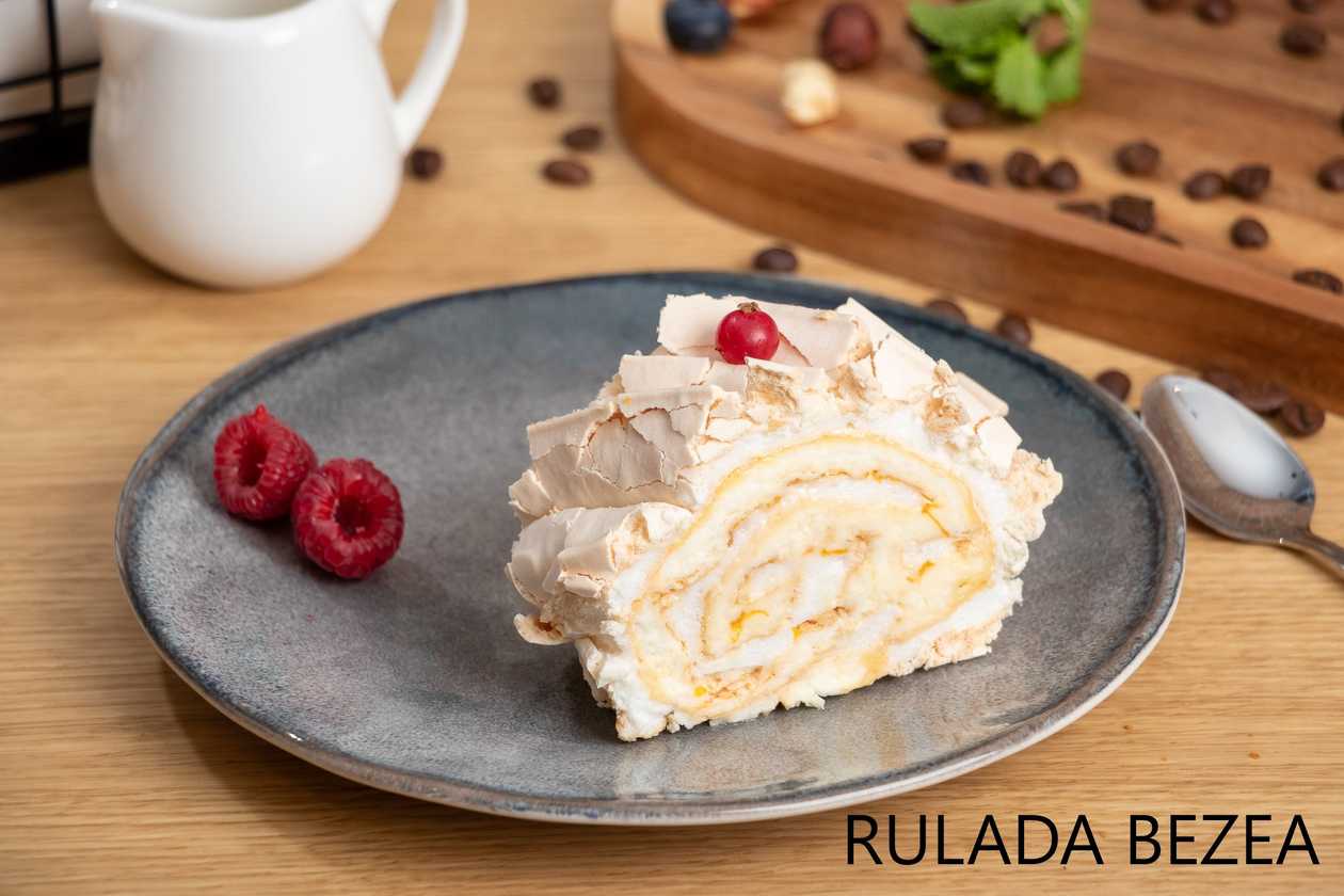Meringue roll